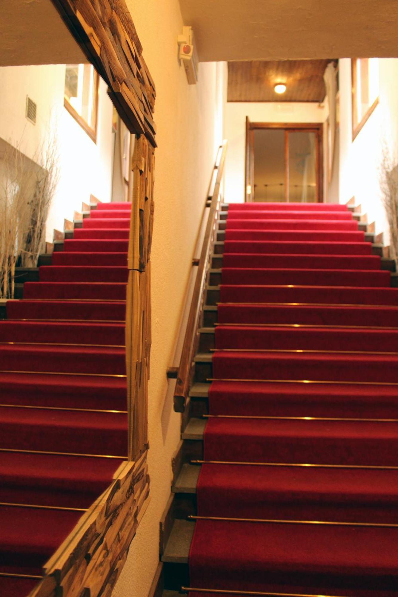 Aparthotel Claviere Bagian luar foto